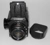 HASSELBLAD 500CM BLACK FROM 1977 WITH 80/2.8 PLANAR, LENS HOOD, IN VERY GOOD CONDITION, FILM BACK A12 BLACK FROM 1974 IN GOOD CONDITION