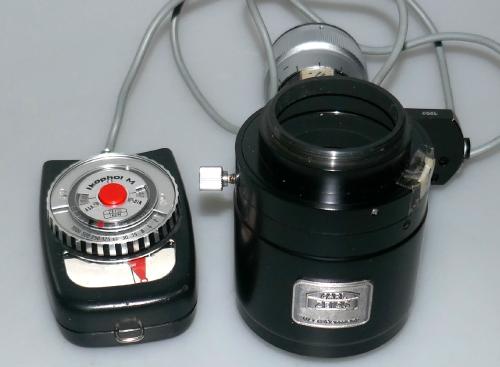 CARL ZEISS MICROSCOPE ADAPTEUR FOR CAMERA WITH LIGHT METER, IN GOOD CONDITION