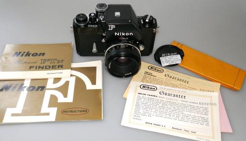 NIKON F PHOTOMIC TN BLACK FROM 1969 WITH 50/2 NIKKOR, GUARANTEES, INSTRUCTIONS IN ENGLISH, IN VERY GOOD CONDITION