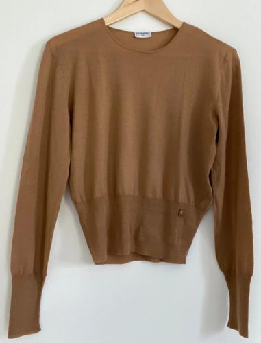 Chanel fine wool and silk sweater in fawn color, size 38/40, very good condition