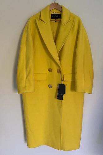 Escada long oversized light yellow coat in cashmere and wool, 2021 collection, size 42, new label, superb