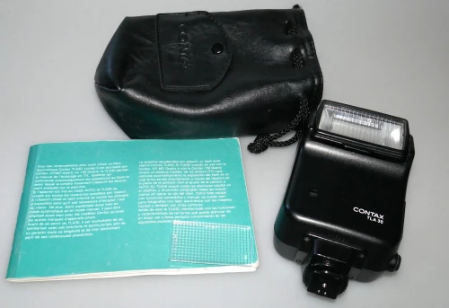 CONTAX SPEEDLIGHT TLA 30 WITH EXTENSION CORD 100, IN VERY GOOD CONDITION