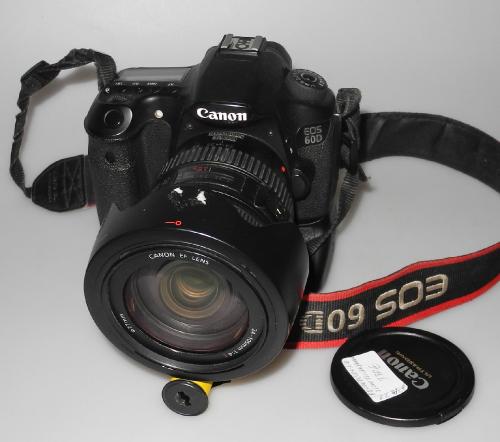 CANON EOS 60D WITH 24-105/4 EF L, LENS HOOD, BG-E9, BATTERY, STRAP, 21200 SHOT, IN GOOD CONDITION