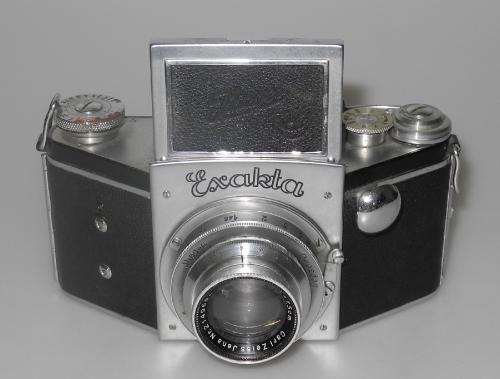 EXAKTA MODEL B VERSION 5 FROM 1938 WITH TESSAR 75/2.8, USED