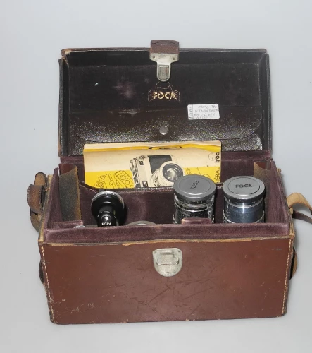 FOCA UNIVERSEL VERSION 3 FROM 1951 WITH OPLAR 50/2.8, 28/4.5, 35/3.5, 90/3.5, TELE-OPLAR 135/4.5, 4 COLOR FILTERS, TURRET VIEWFINDER, CASE, IN GOOD CONDITION