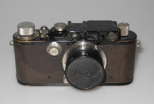 LEICA III MODEL F BLACK FROM 1933 WITH ELMAR 50/3.5 FROM 1933, BLACK LENS HOOD FISON