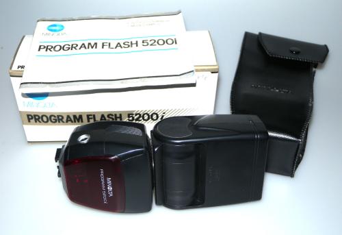 MINOLTA PROGRAM FLASH 5200i WITH INSTRUCTIONS, BAG AND BOX