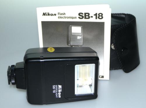 NIKON SPEEDLITE SB-18 WITH BAG AND INSTRUCTIONS IN VERY GOOD CONDITION