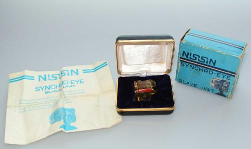 NISSIN SYNCHRO-EYE SLAVE UNIT WITH INSTRUCTIONS AND BOX IN VERY GOOD CONDITION