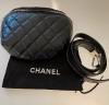 Chanel sac banane ceinture en cuir matelassé noir, Dustbag, superbe