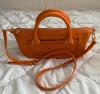 Louis Vuitton sac en cuir épi orange modèle Dhanura, bandoulière, Dustbag, très bel état