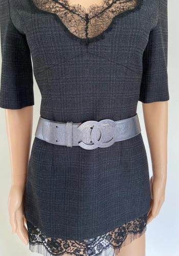 Chanel ceinture large en cuir gris argenté, boucle métal CC, T.90 très bel état