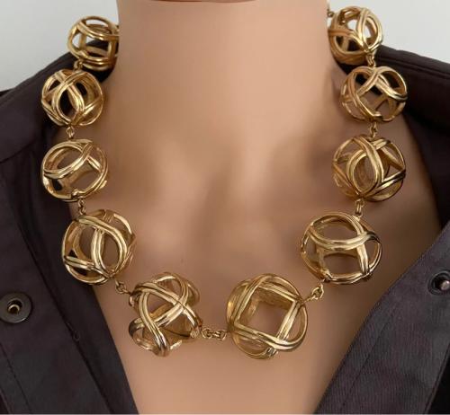 Christian Dior collier ras de cou en métal doré sphérique de 1990 vintage, rare, superbe