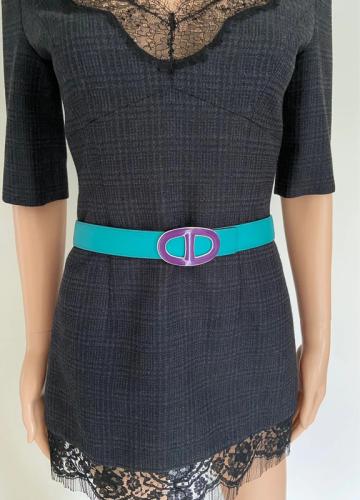 Hermès ceinture cuir bleu canard avec boucle métal argengée laquée violet, T.82, boite, bel état