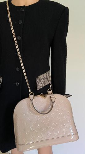 Louis Vuitton sac Alma en cuir verni monogram rose Angélique, Dustbag, très bel état